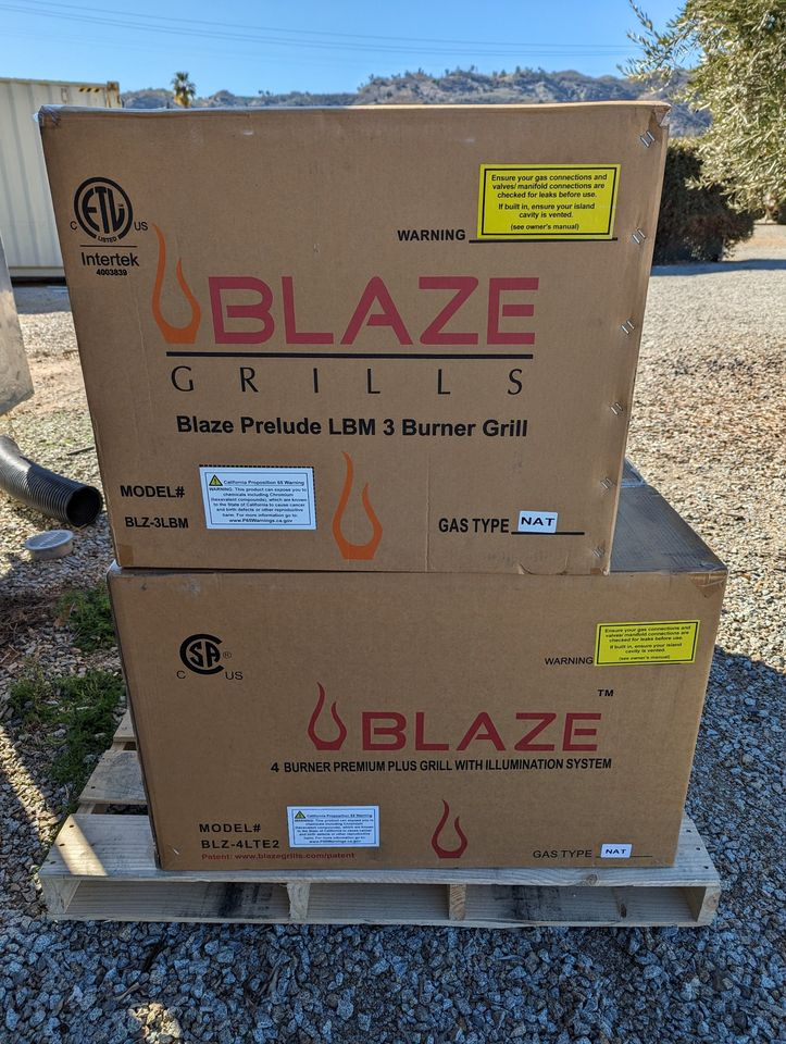 Blaze Premium - LTE 32-Inch 4-Burner Built-In Grill - Natural Gas with Rear Infrared Burner & Grill Lights Open Box- BLZ-4LTE2-NG-OB